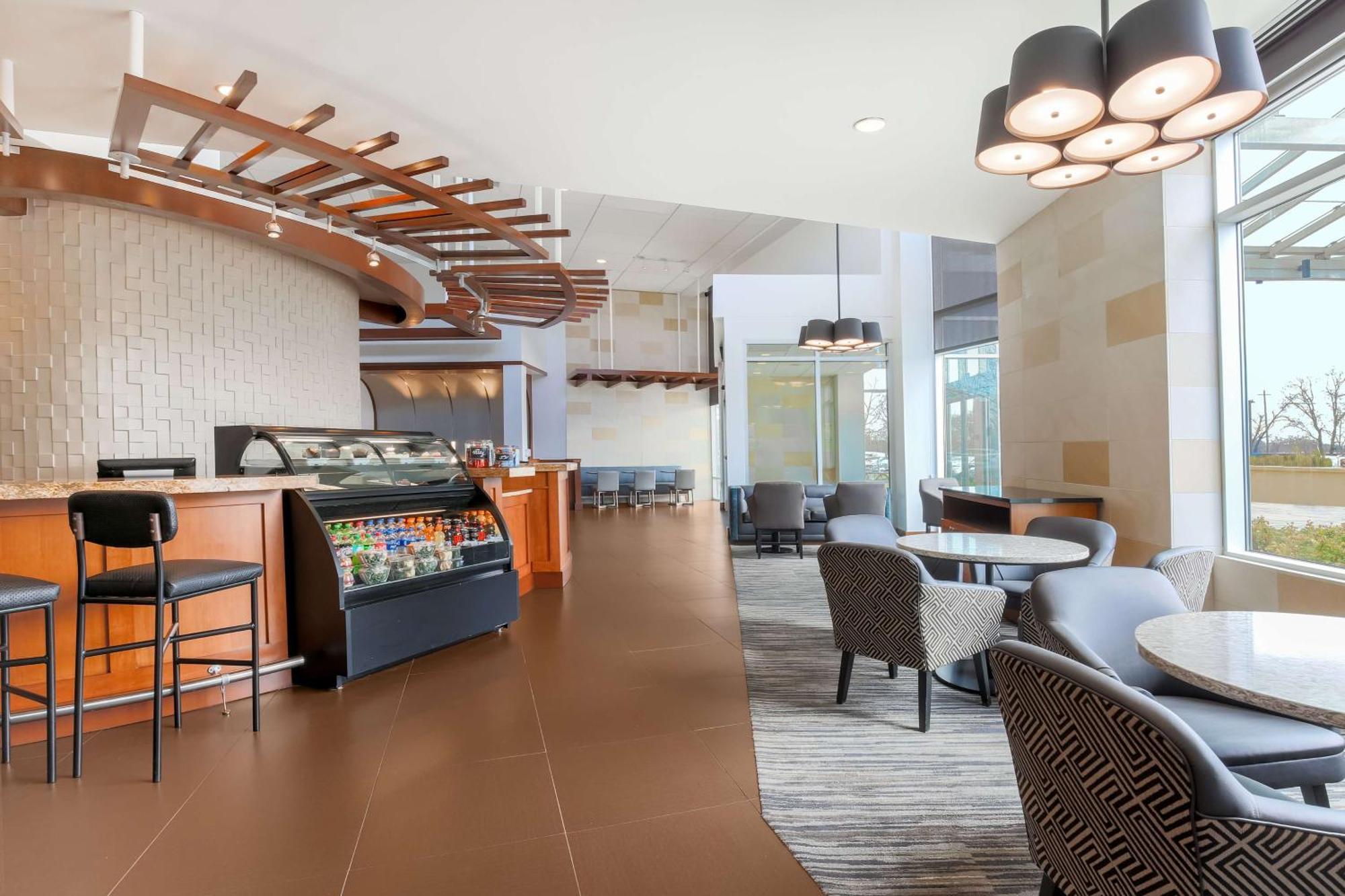 Hyatt Place Uc 3*