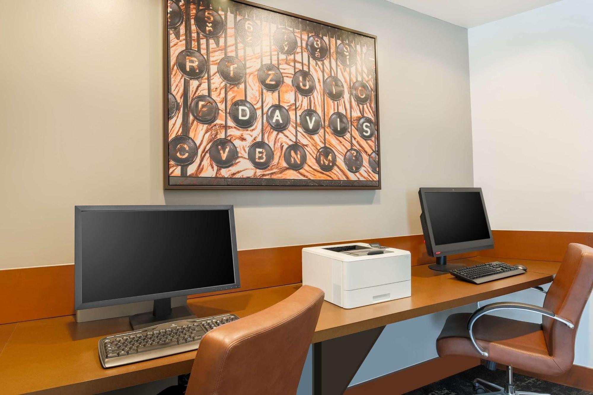 Hyatt Place Uc Hotel 3*