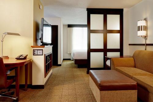 Hyatt Place Uc 3*
